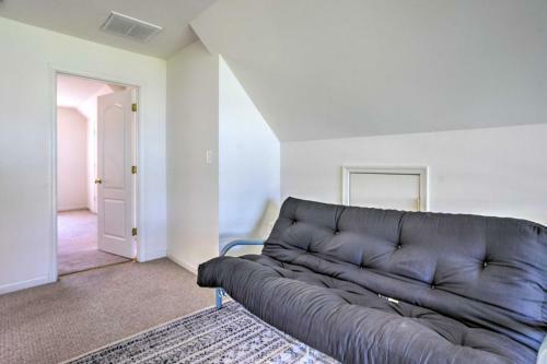 Pet-friendly Retreat Near Lake Anna With Decks!