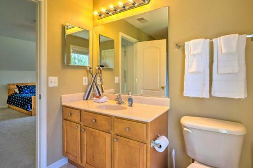 Pet-friendly Retreat Near Lake Anna With Decks!