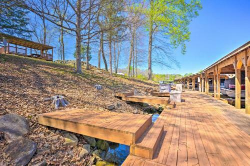 Pet-friendly Retreat Near Lake Anna With Decks!