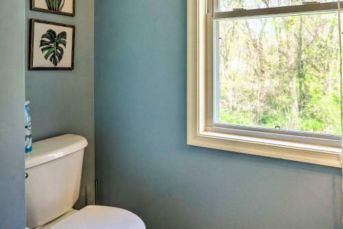 Pet-friendly Retreat Near Lake Anna With Decks!