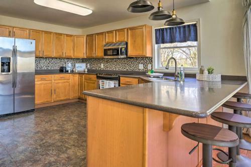 Pet-friendly Retreat Near Lake Anna With Decks!