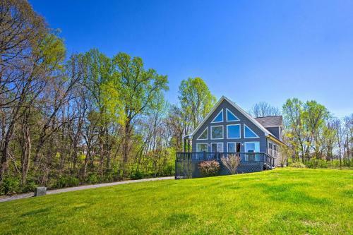 Pet-friendly Retreat Near Lake Anna With Decks!