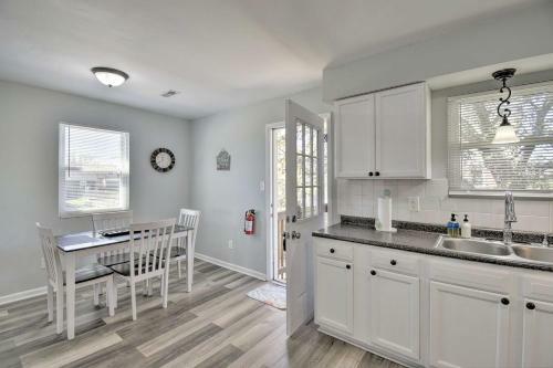 Apartamento Sunny Norfolk Duplex - Walk To Lake And Beach!