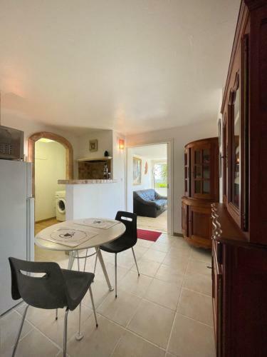 2 Room Apartment With Terrace - Montauroux
