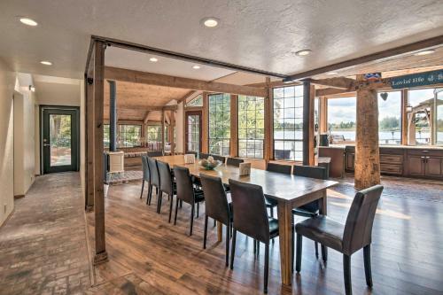 Spacious Lakefront Olympia Hideout With Deck!