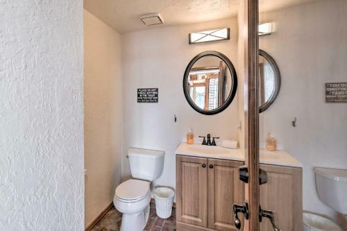 Spacious Lakefront Olympia Hideout With Deck!