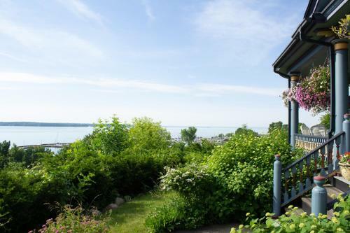 Harbor Hill House