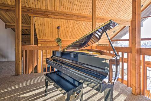 Lodge With Indoor Pool, Along Devils Lake Park
