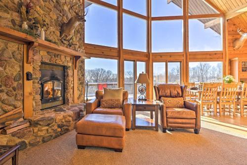 Lodge With Indoor Pool, Along Devils Lake Park
