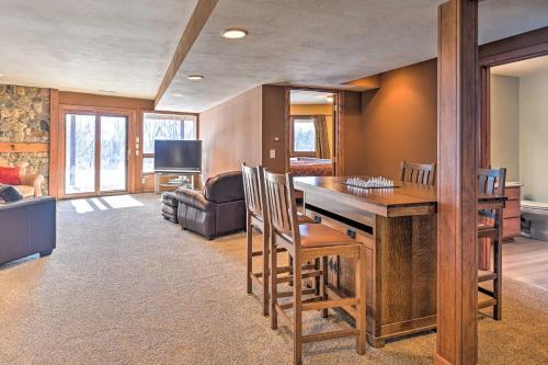 Lodge With Indoor Pool, Along Devils Lake Park