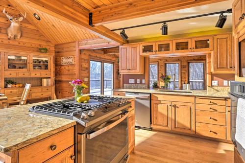 Lodge With Indoor Pool, Along Devils Lake Park