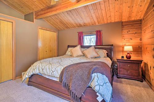 Lodge With Indoor Pool, Along Devils Lake Park