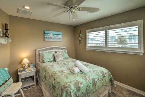 Bright Crystal Beach Home - Next To The Beach