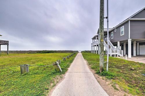 Bright Crystal Beach Home - Next To The Beach