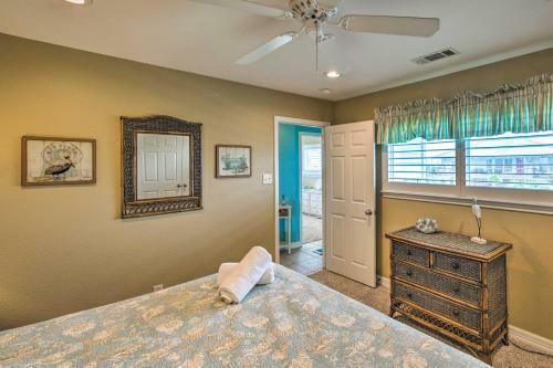 Bright Crystal Beach Home - Next To The Beach