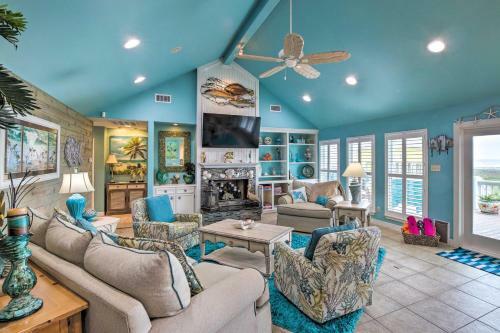 Bright Crystal Beach Home - Next To The Beach