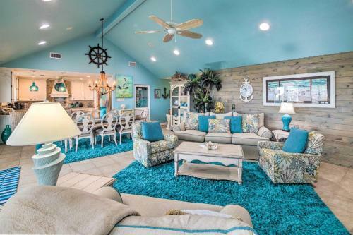Bright Crystal Beach Home - Next To The Beach