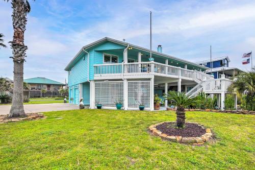 Bright Crystal Beach Home - Next To The Beach