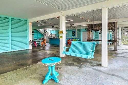 Bright Crystal Beach Home - Next To The Beach