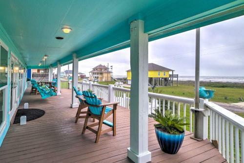 Bright Crystal Beach Home - Next To The Beach