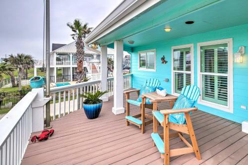 Bright Crystal Beach Home - Next To The Beach