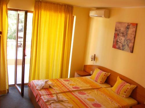 Sunny Paradise Hotel