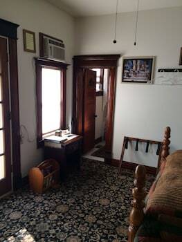 Bed & Breakfast Spurs N Lace Inn