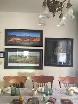 Bed & Breakfast Spurs N Lace Inn