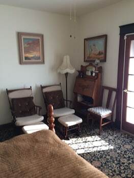Bed & Breakfast Spurs N Lace Inn