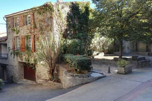 Spacious Catalan Cottage In The Mountain Foothills