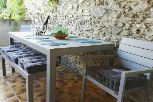 Spacious Catalan Cottage In The Mountain Foothills