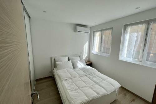 Bright 28 M Apartment At 600 M From The Beach