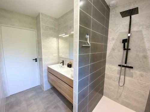 Villa Moderne , Neuve Piscine Jacuzzi .
