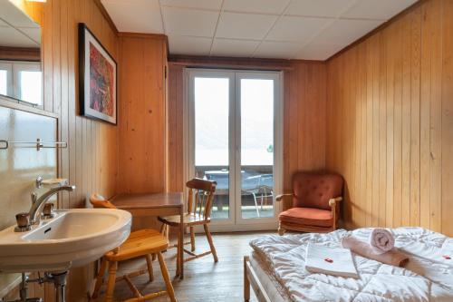Lake Lodge Hostel