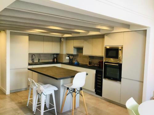 Apartamento ''zarago 3'' T3 Design En Duplex � 2 Pas Du Centre Ville