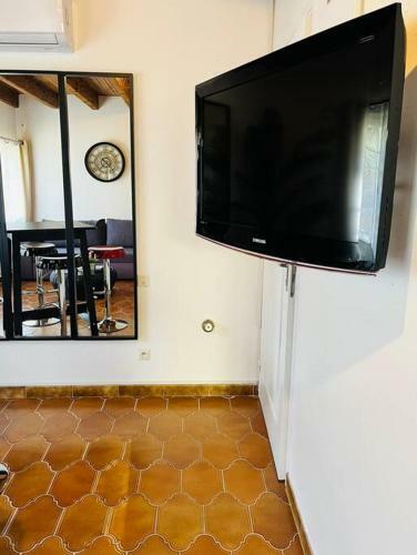 Apartamento Jacuzzi, Jardin Priv� - Oustaou De Parpaioun