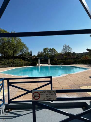 Maison Dans Domaine Priv�
