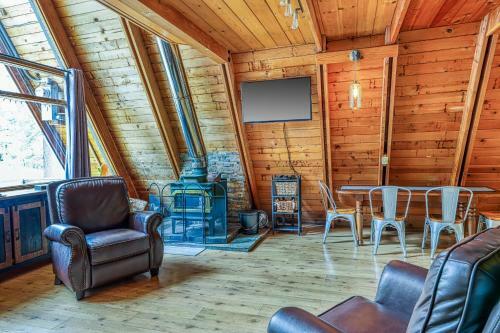 Cozy Mountain Escape In The Sierras