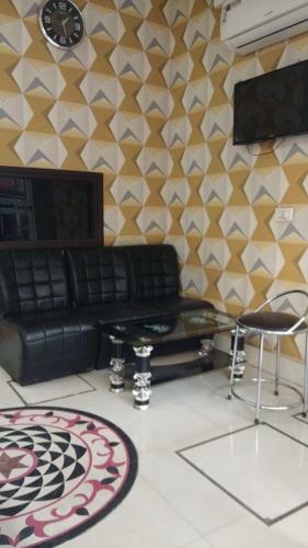 Oyo 26591 Hotel Angad Inn