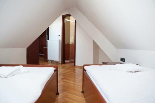 Bed & Breakfast Villa Mali Raj