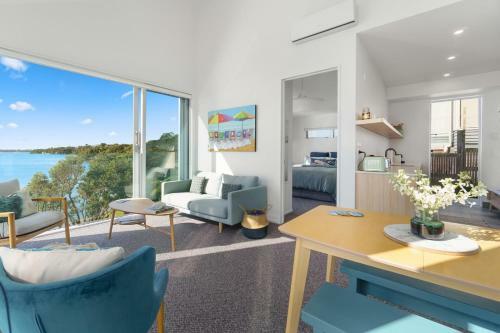 Harbour View - Westmere Holiday Apartment