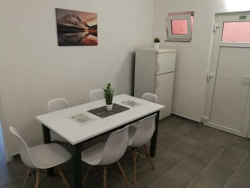 Apartmani Biba, Vir