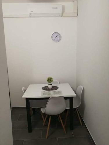Apartmani Biba, Vir