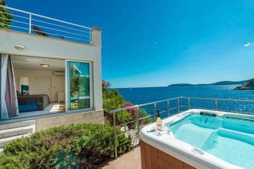 Villa K Dubrovnik - Five Bedroom Villa With Private Sea Access