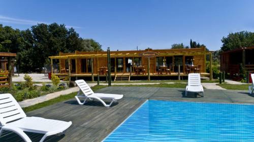 Cozy Tiny House With Shared Pool And Balcony In Bodrum