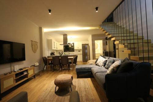 Luxurious, Modern Villa With Private Pool In Cesme