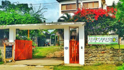Hotel Papaya House