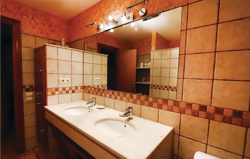 Four-bedroom Holiday Home In Calonge