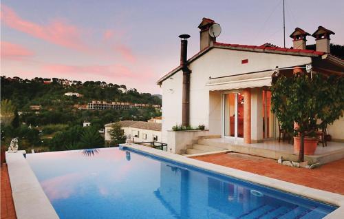 Four-bedroom Holiday Home In Calonge