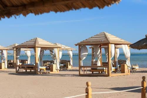 Private Apartment At Amwaj Hotel